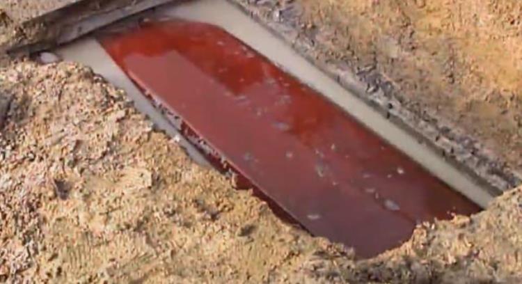 最古老的棺材,考古挖出大红棺中有一个女尸