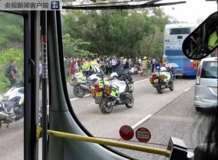 香港大巴车祸「77人受伤香港大榄隧道外两辆巴士相撞乘客描述惊魂一幕」