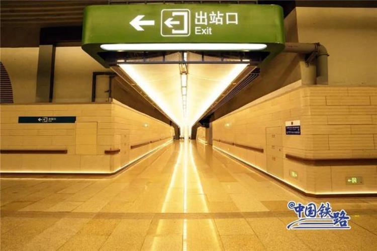 高铁站为什么不开空调「实拍中国最深地下高铁站夏天竟然不用开空调」