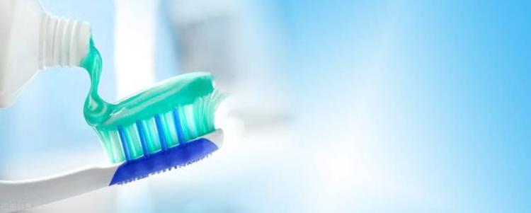 牙膏尾部有蓝,黑,绿哪个最好,用含氟牙膏好还是不含氟牙膏好