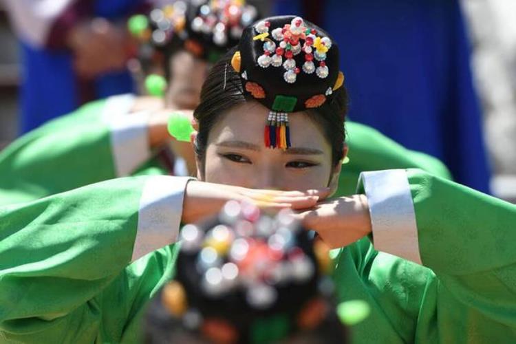 为什么韩国人喜欢剽窃文化「韩国为啥让人厌恶狂妄自大剽窃文化成性全世界都将属于它」