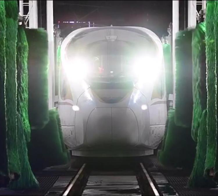 高铁出的事故「一月内两次列车事故问中国高铁为何安全光清洗技术就让人佩服」