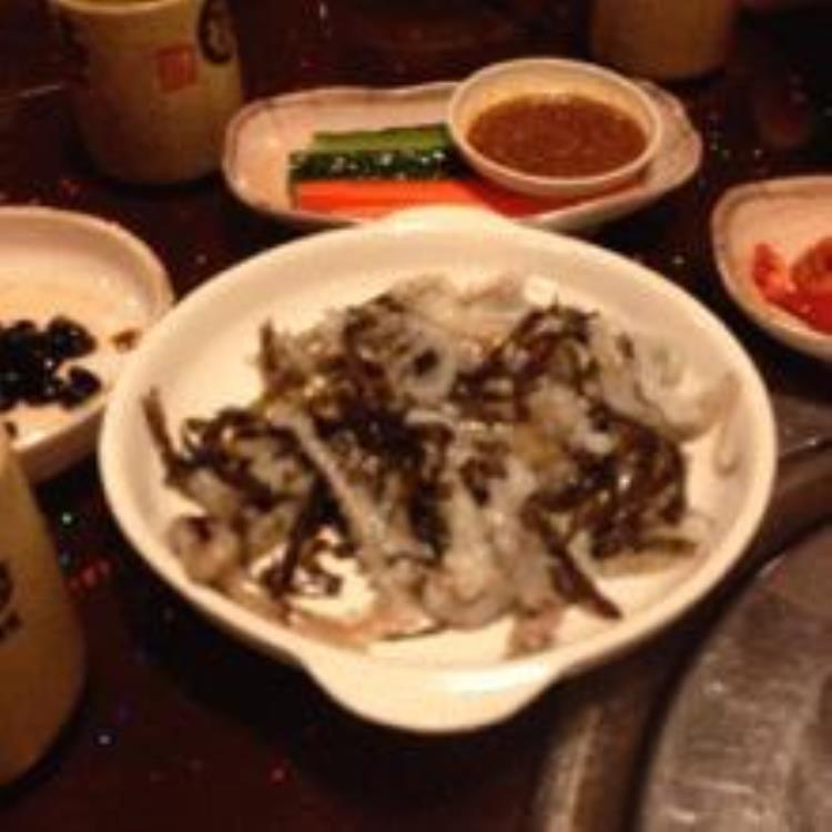 为什么韩国人吃活章鱼「每年都有人吃活章鱼窒息而亡为何韩国人还喜欢吃活章鱼料理」
