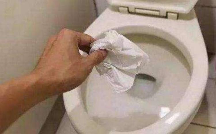 外国人为什么要囤卫生纸「为何国外喜欢把纸巾直接扔厕所冲掉而国内却习惯扔进垃圾篓」