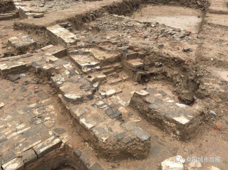 阜城老北关发现古城墙砖基已发掘出陶质瓦当清代铜钱
