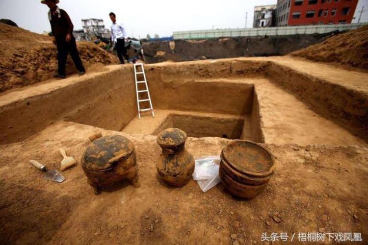 考古发掘中挖出的砖瓦,西周古墓挖出青铜器