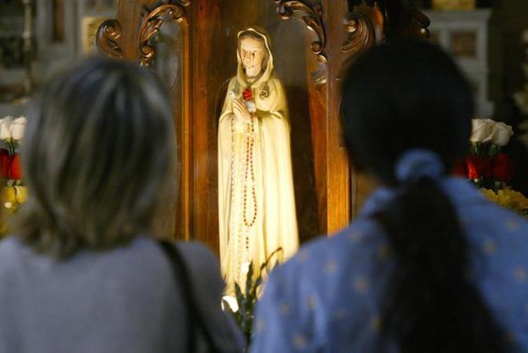 圣母雕像为什么流血泪,意大利老教堂雕像