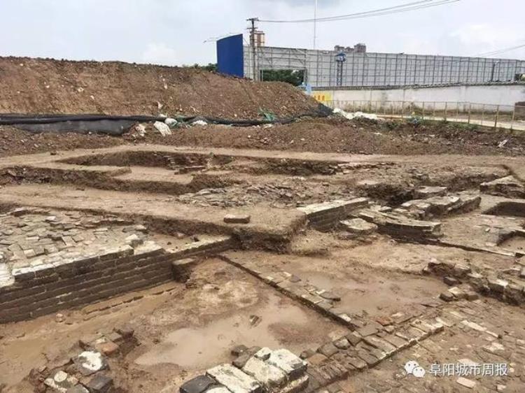 阜城老北关发现古城墙砖基已发掘出陶质瓦当清代铜钱