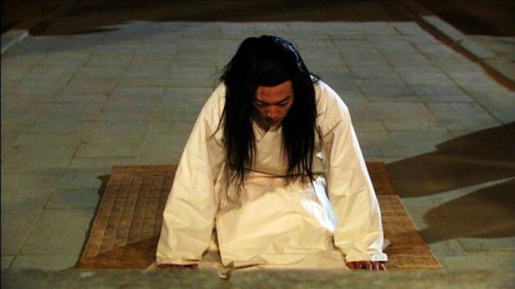 韩国古装剧中后宫女子请罪忏悔时为何要跪在草席上认错