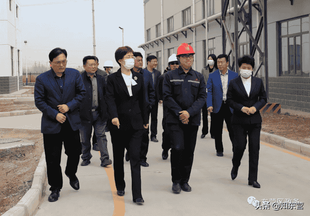 王秀凤到东营区督导企业安全和环保工作