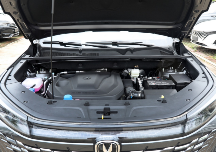 蓝电E5打开了SUV“油电同价”格局，9.98万能买插混SUV，还看啥CS75PLUS