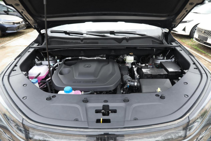中型插混SUV 9.98万元起与油车一个价，蓝电E5性价比秒杀CS75PLUS！